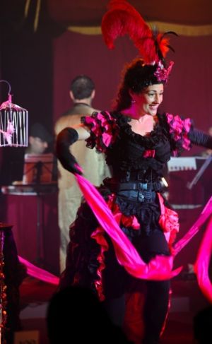 Romany - Diva of Magic - Cabaret Performer - Close Up Magician