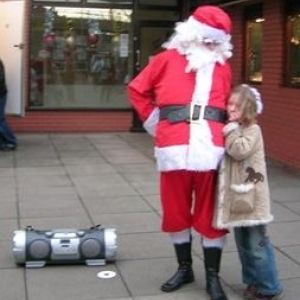 Santa Statik - Comic Dance - Childrens Christmas Entertainer -