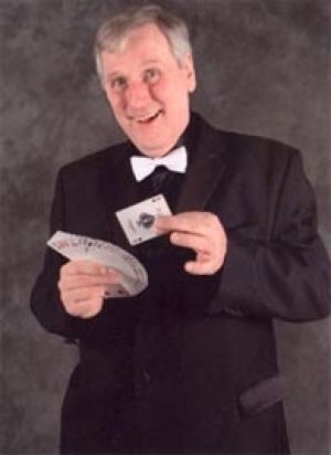 Phil Perry - Close up Magician - Cabaret Magician